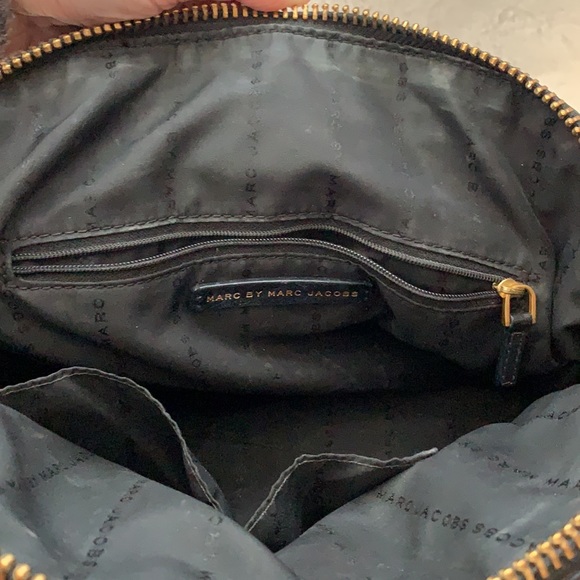 Marc Jacobs MBMJ black leather zippered crossbody purse handbag - Picture 11 of 12